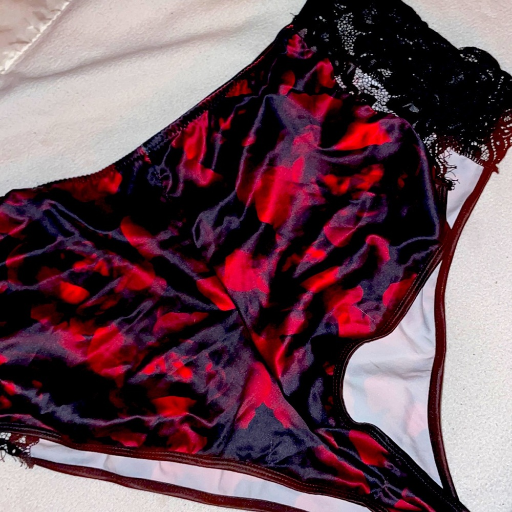 Rose bottoms